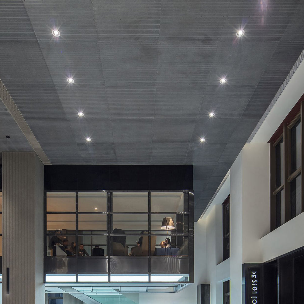 BRY-TETRA-IP-OKRUGLA-BELA-IP54-PLAFONSKI NOSAC SIJALICA